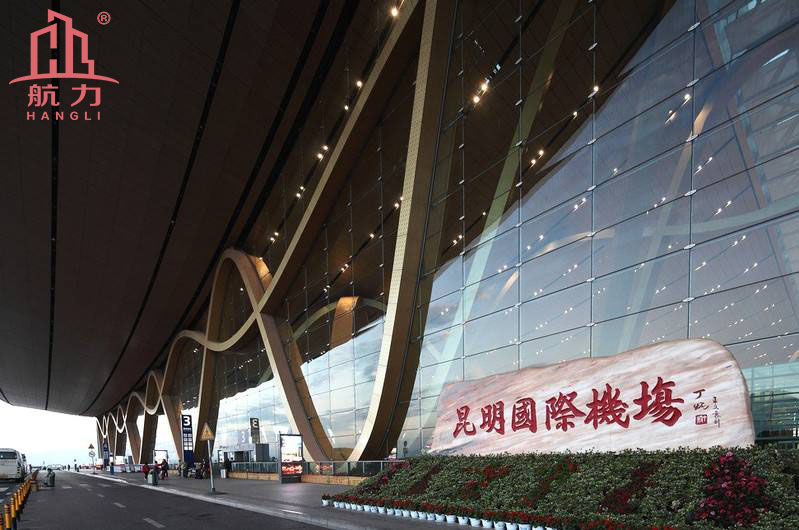 航力吸音板的應(yīng)用—昆明長(zhǎng)水國(guó)際機(jī)場(chǎng)，纖維水泥板施工案例，硅酸鈣板天花板解決方案，穿孔吸音板安裝貼圖